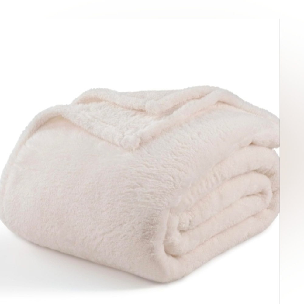 Berkshire Blanket Classic Extra-Fluffy™ Plush Blanket King Size, Soft Fuzzy Fluf - Picture 2 of 9